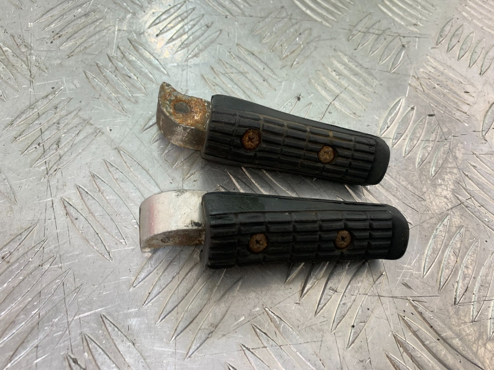 YAMAHA XJ600 XJ 600 DIVERSION REAR PEGS   1998-2000 (CMB1191)