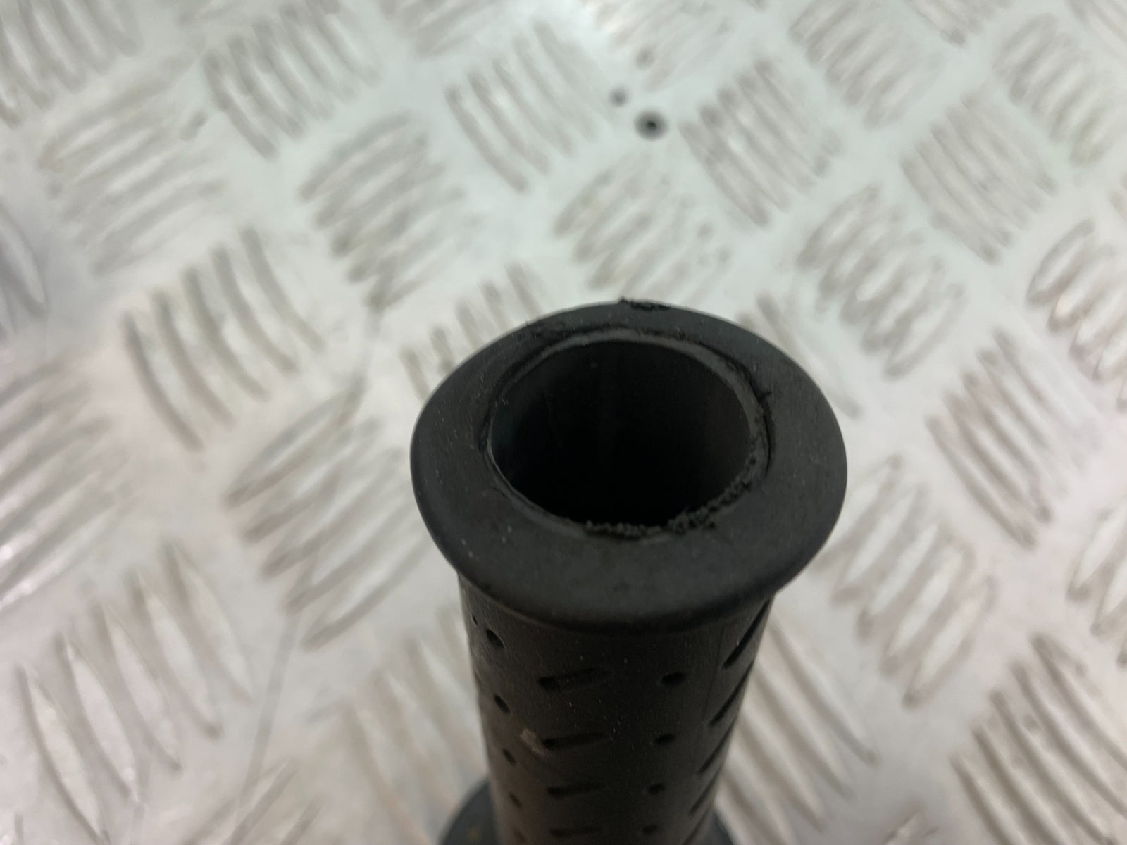 TRIUMPH T509 SPEED TRIPLE THROTTLE AND GRIP YEAR 1997-1998 (CMB1144)