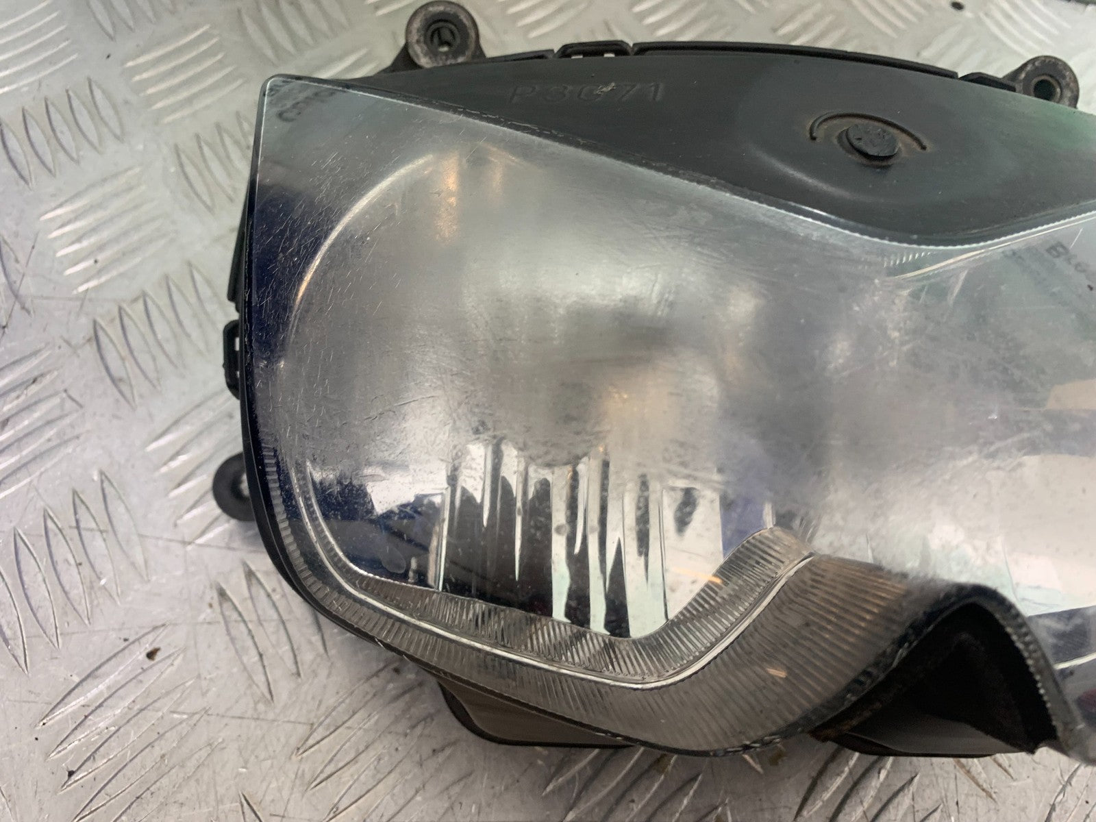 KAWASAKI Z750 Z 750 HEADLIGHT   YEAR 2004-2006  (CMB1234)
