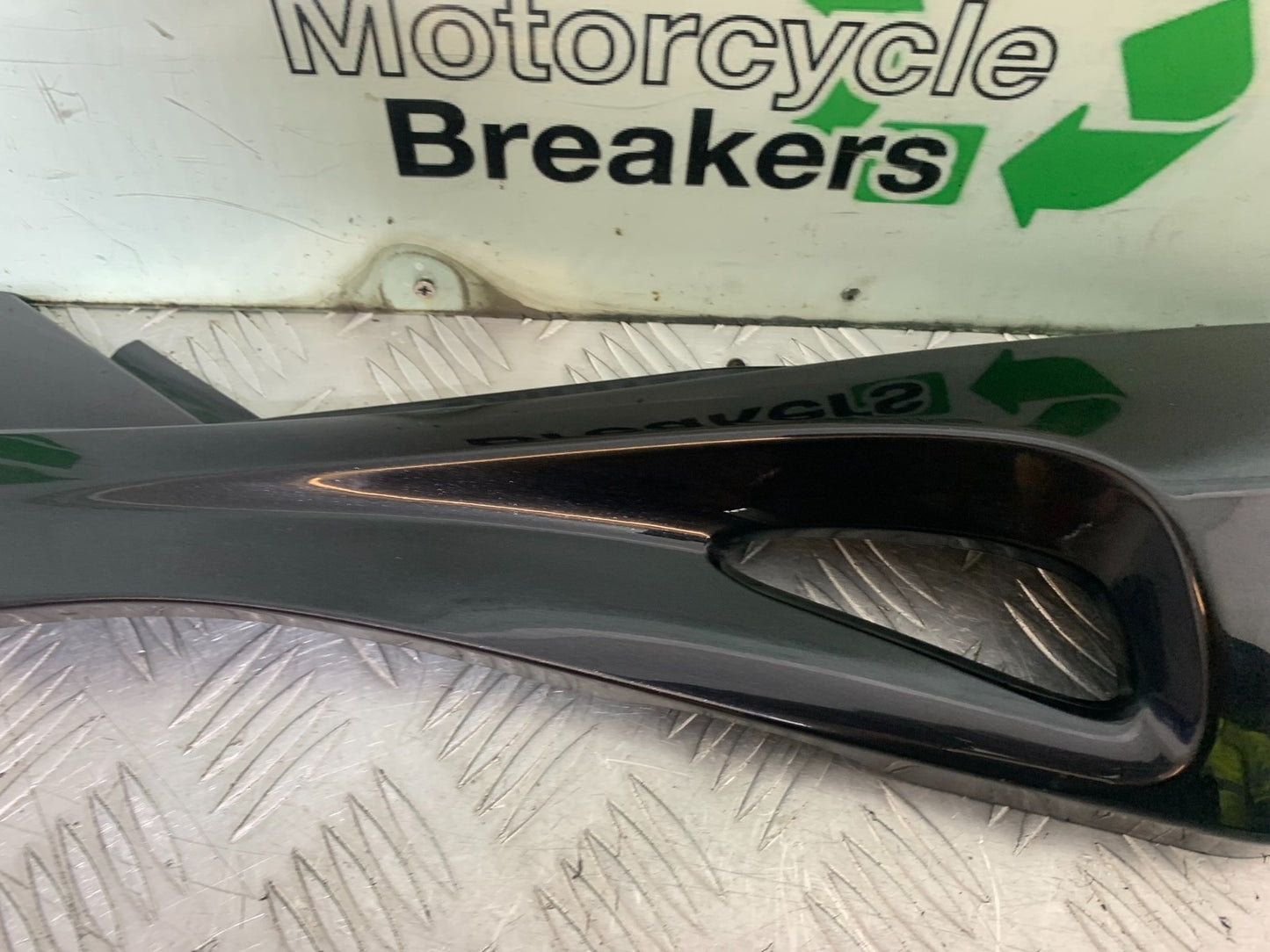 TRIUMPH 1050 SPRINT GT LEFT SEAT PANEL YEAR 2010-2016 (CMB1250)