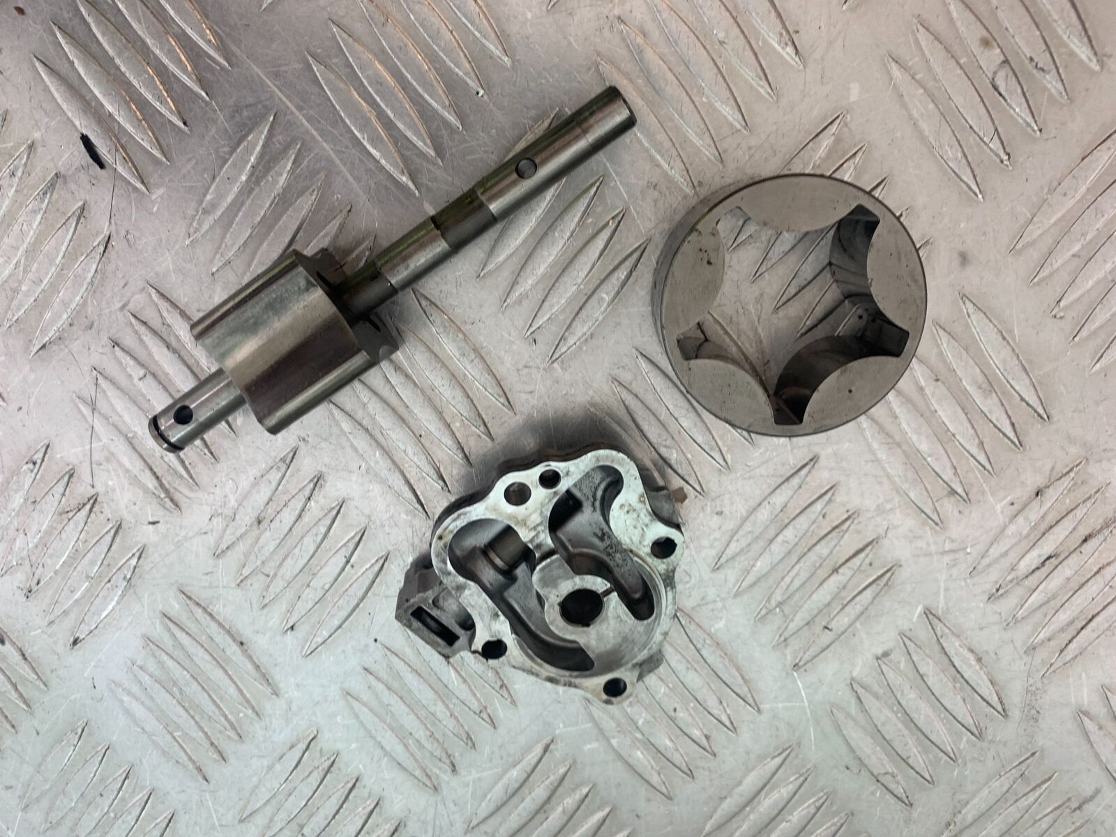 DUCATI 1199 PANIGALE OIL PUMP   YEAR 2012-2014 (CMB1047)