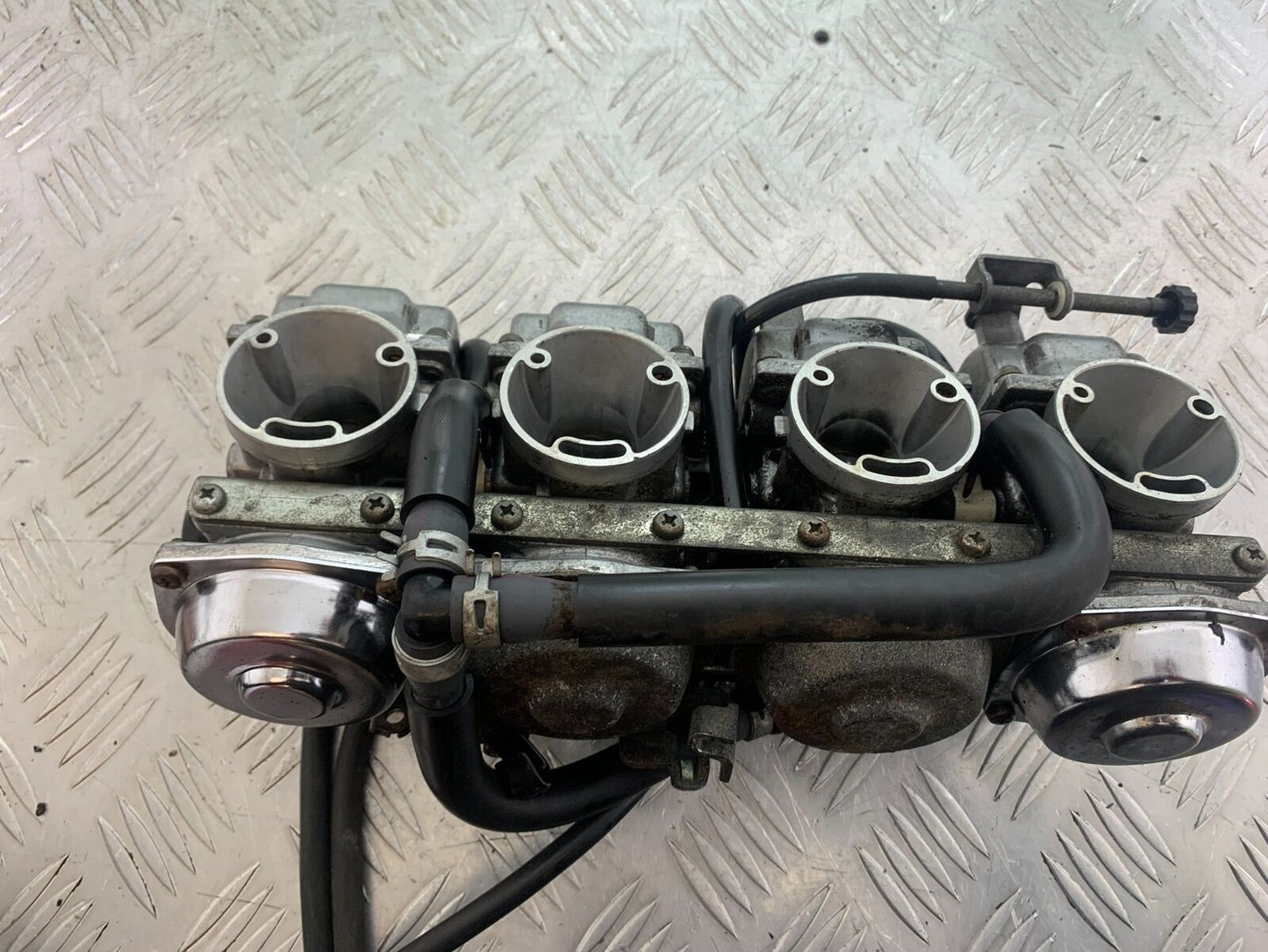 YAMAHA XJR1300 XJR 1300 CARBS  YEAR 1999-2003 (CMB1119)