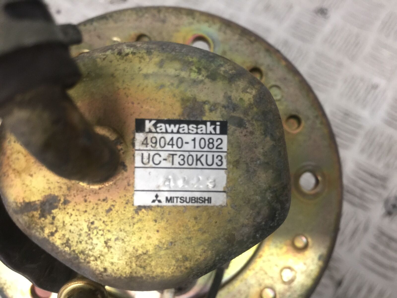 KAWASAKI Z750 Z 750 PETROL PUMP  YEAR 2004-2006  (STOCK 871)