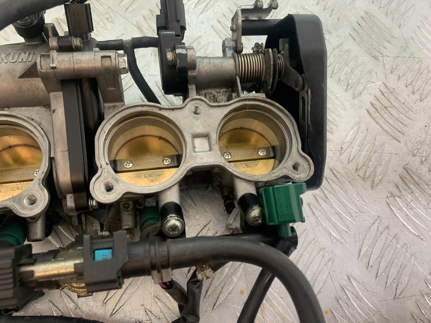 YAMAHA YZF R1 14 B BIG BANG THROTTLE BODIES   2009-14 (CMB1175)