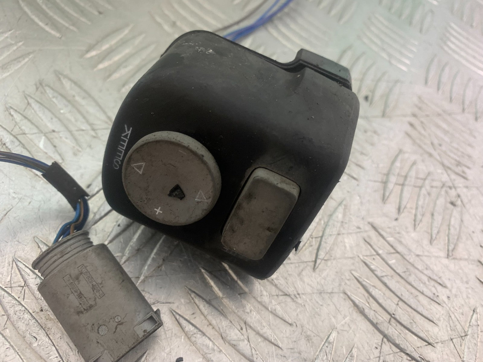 BMW K1200 K 1200 LT RADIO CONTROL SWITCH   YEAR 1999-07 (CMB1271)