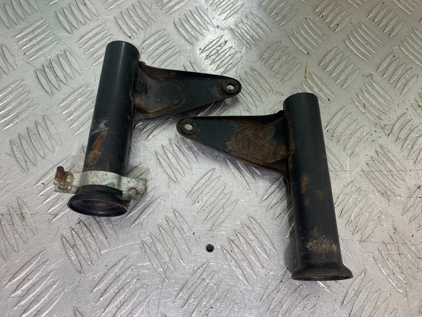 HONDA CG125 CG 125 HEADLIGHT BRACKETS   YEAR 1998-2000 (CMB1282)
