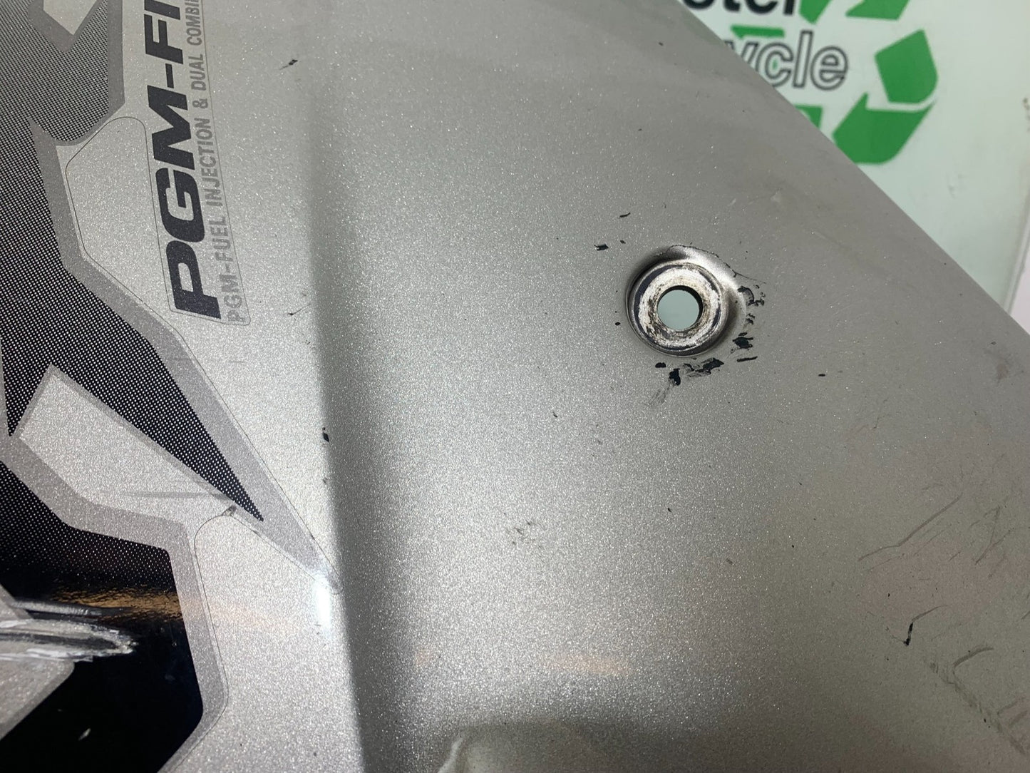 HONDA VFR800 PRE V-TEC RIGHT FAIRING PANEL  YEAR 1998-2001 (CMB1233)
