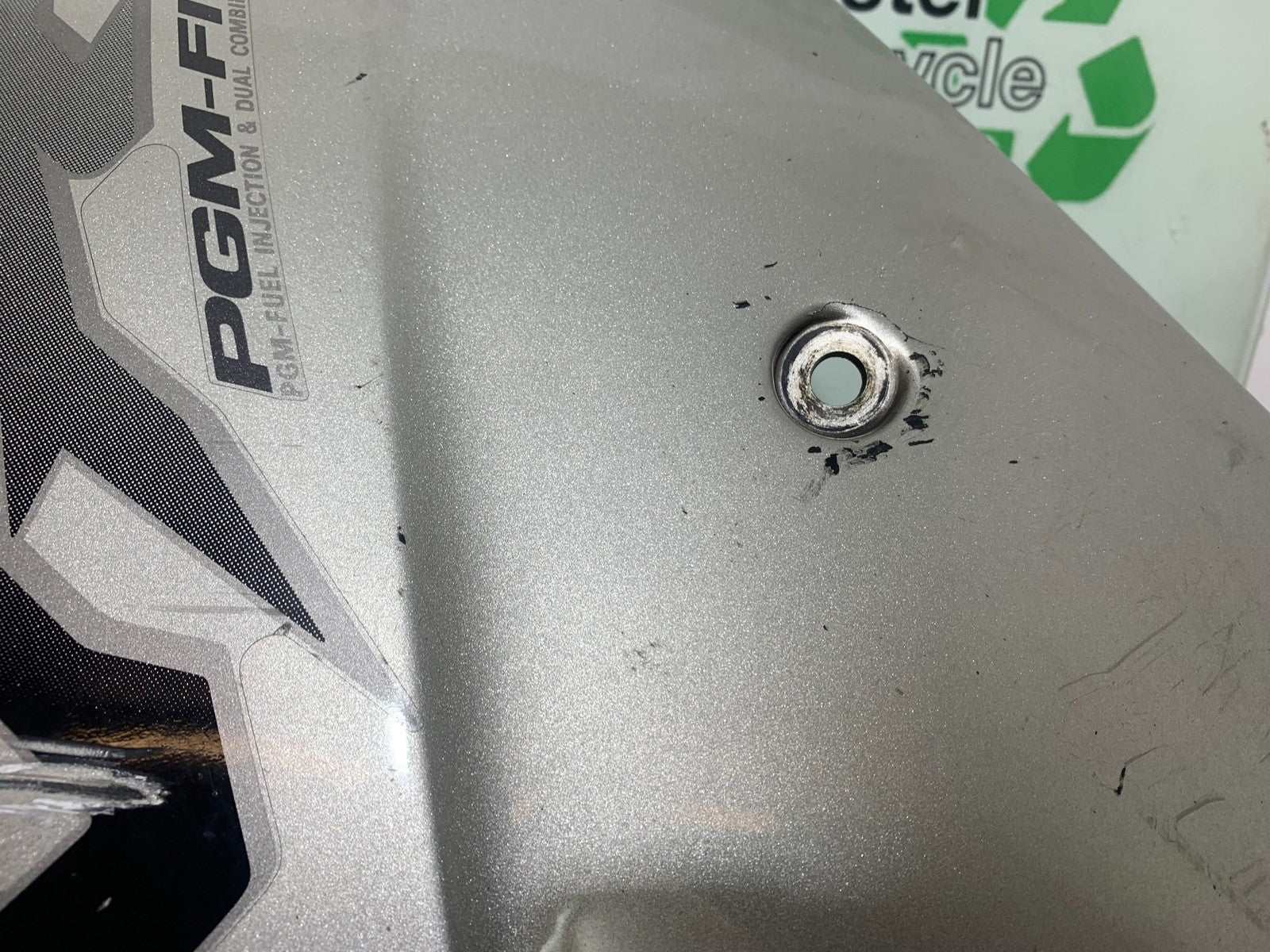 HONDA VFR800 PRE V-TEC RIGHT FAIRING PANEL  YEAR 1998-2001 (CMB1233)