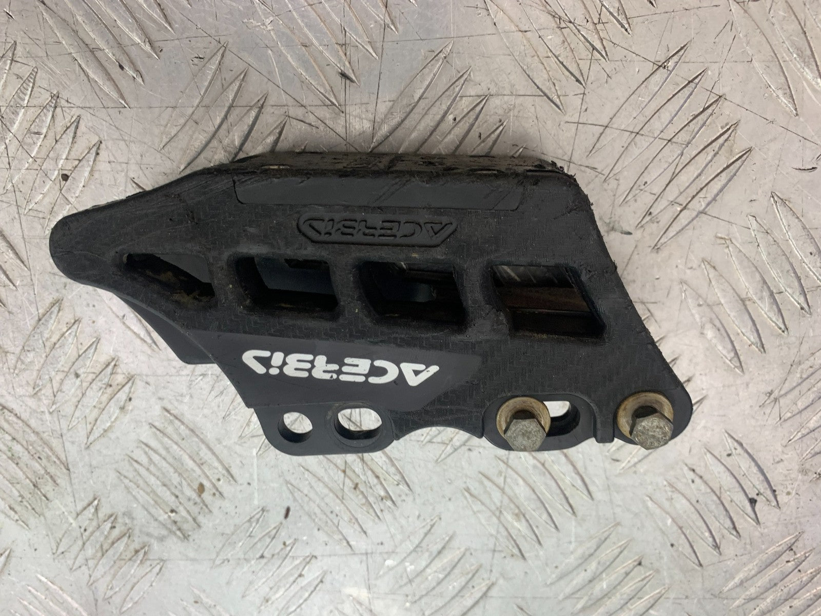 KAWASAKI KXF450 KXF 450 CHAIN GUIDE   YEAR 2013 CMB1217)