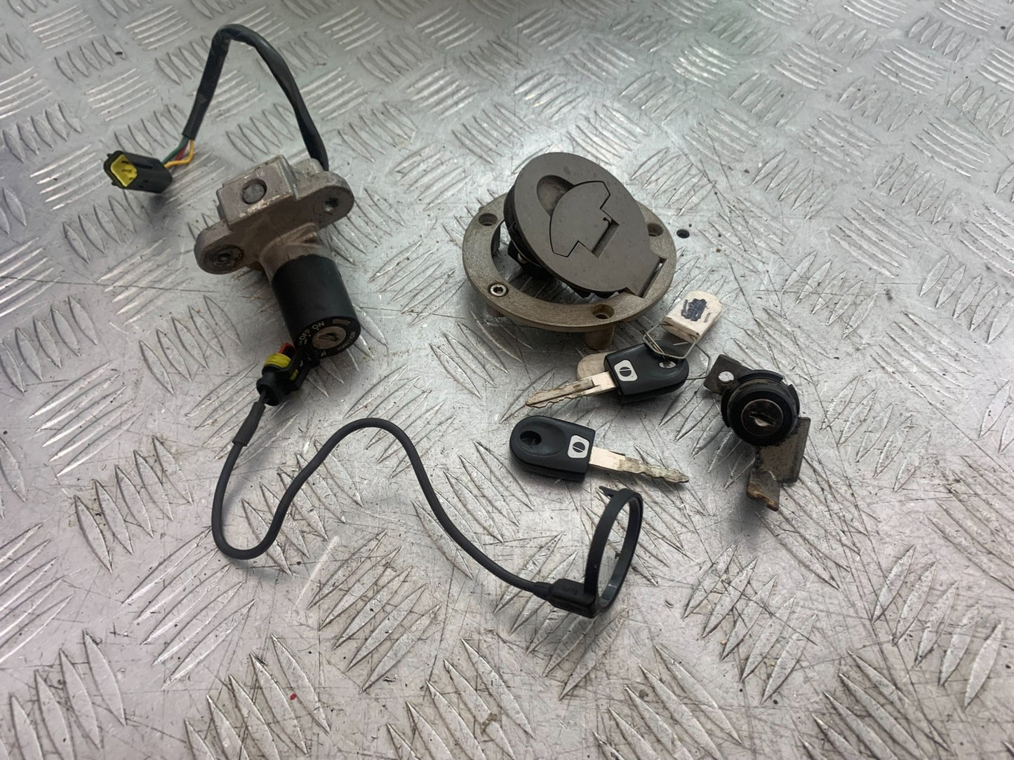 DUCATI 848 ECU LOCKS KEYS  YEAR 2008-2010 (CMB1323)