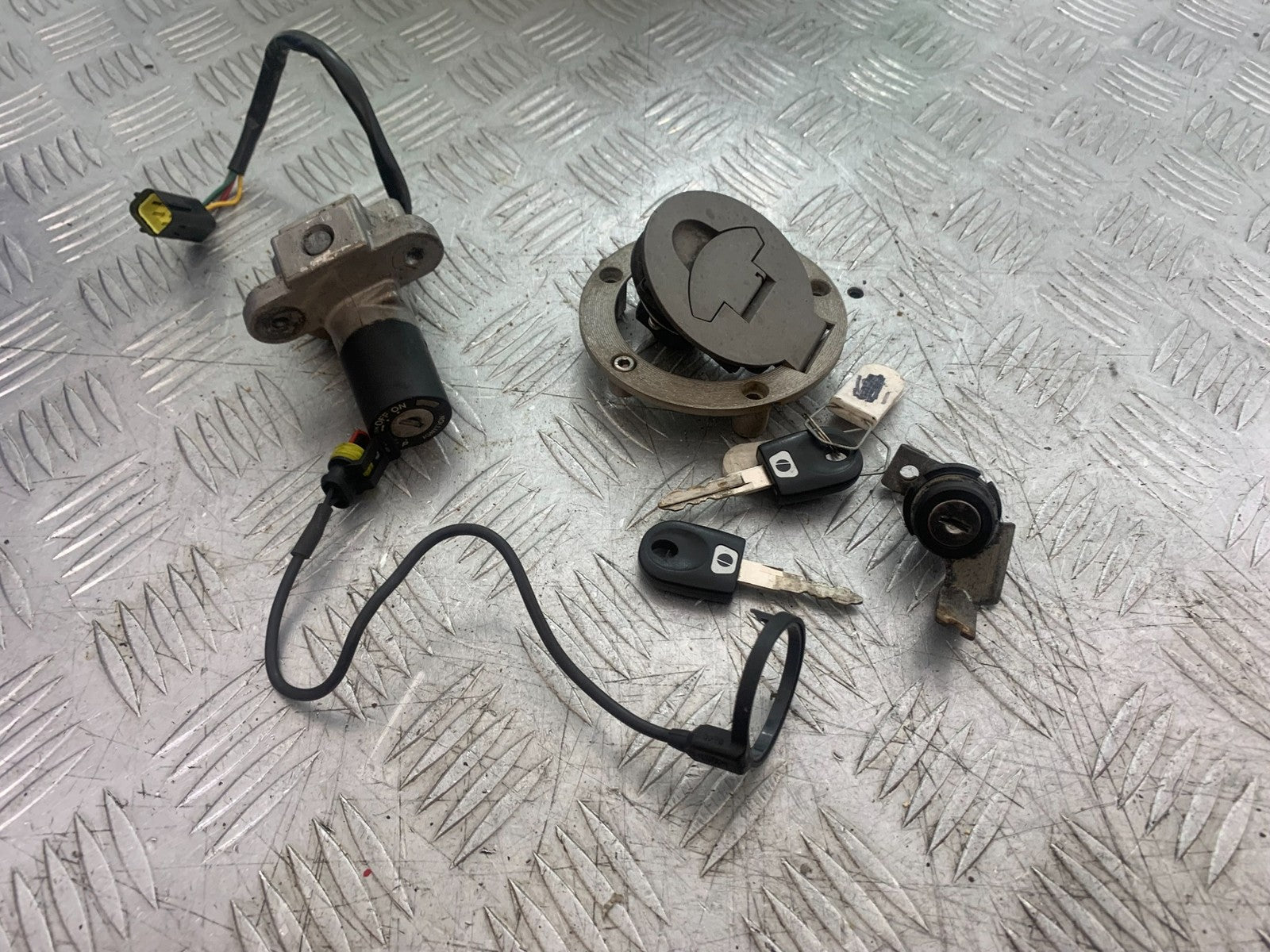 DUCATI 848 ECU LOCKS KEYS  YEAR 2008-2010 (CMB1323)
