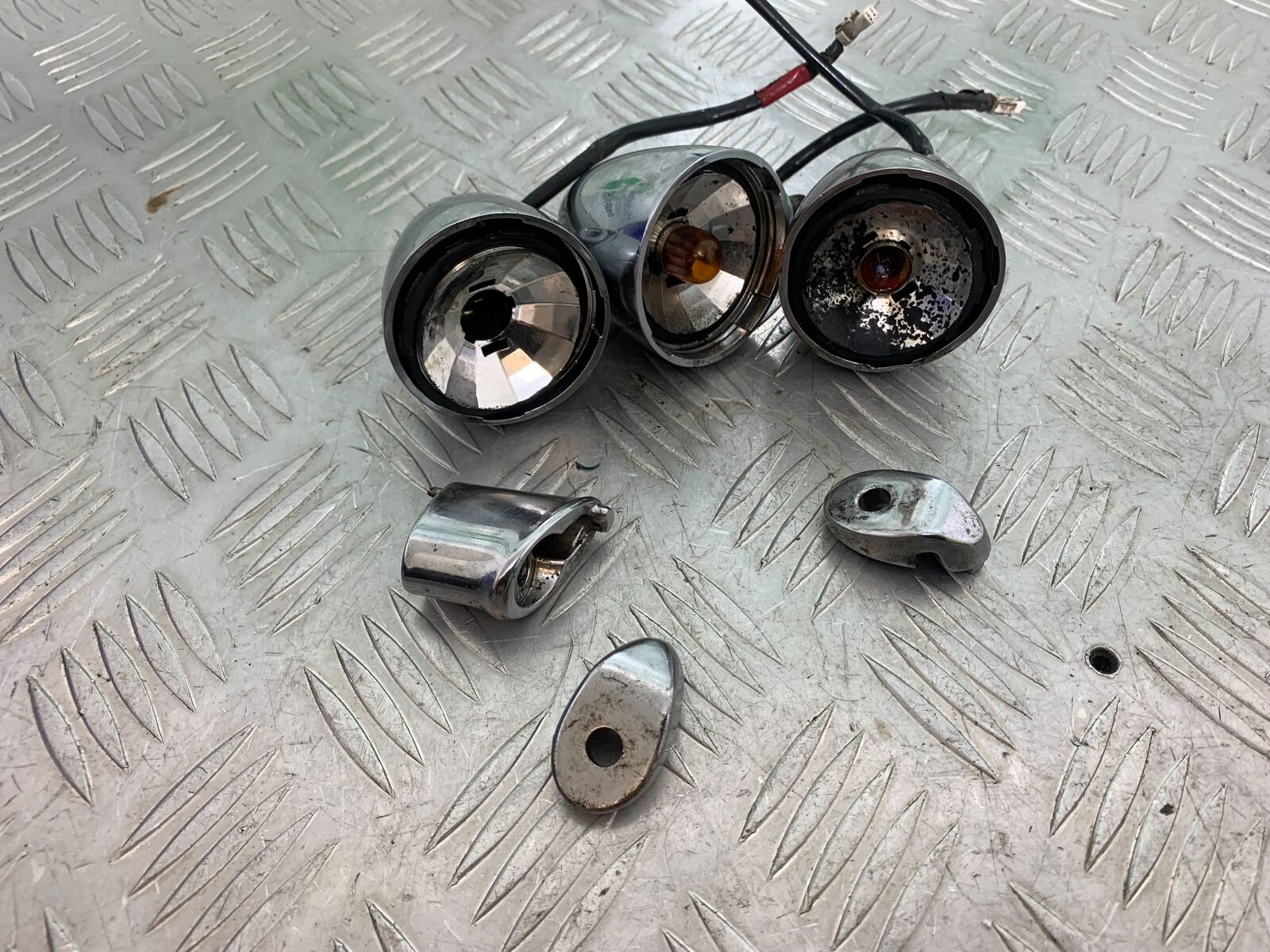 TRIUMPH THUNDERBIRD 1600 INDICATORS (DAMAGED)  YEAR 2011 (CMB1107)