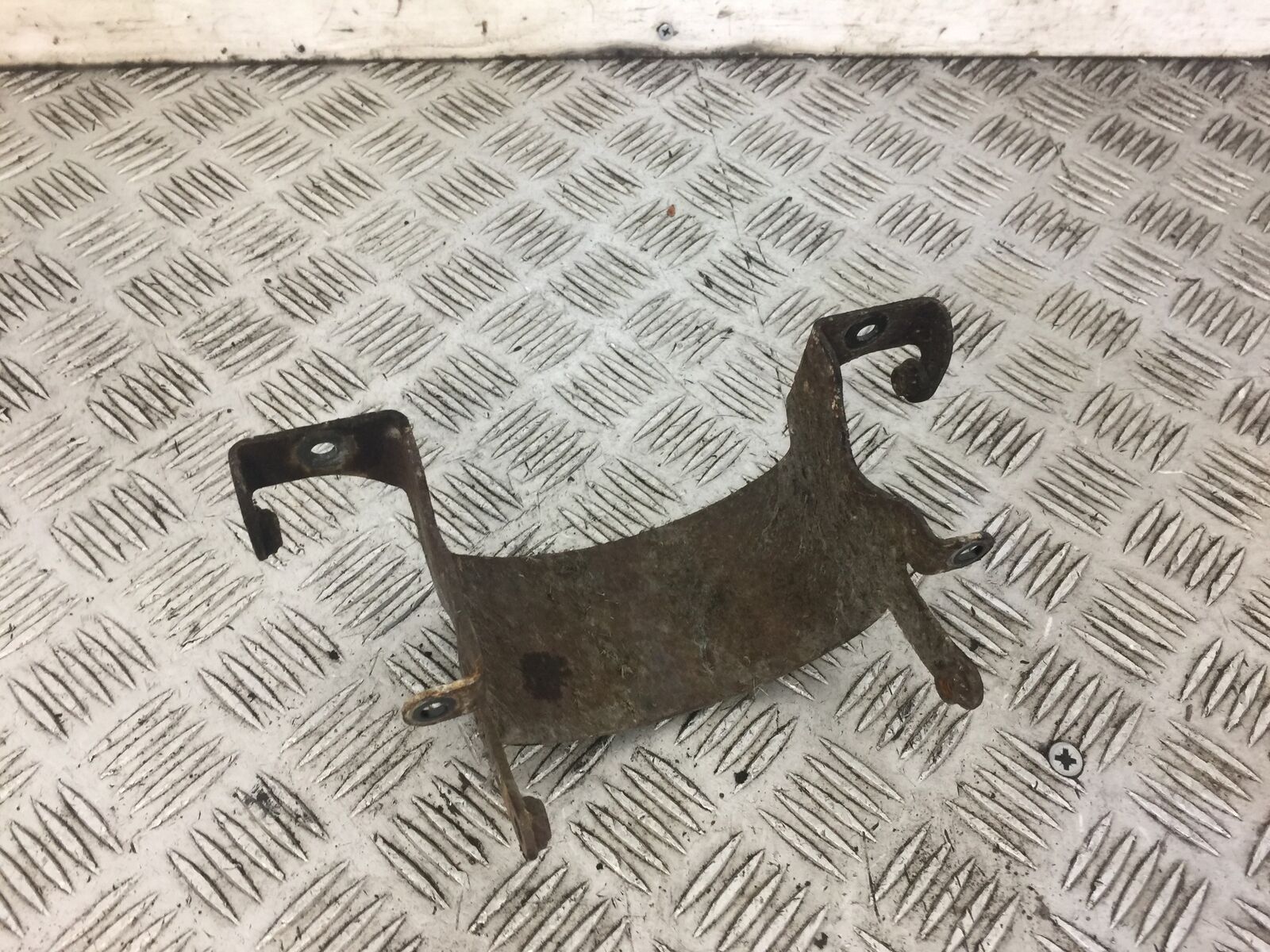 HONDA XL1000 VARADERO MUDGUARD BRACE  YEAR 2002 (STOCK 595)