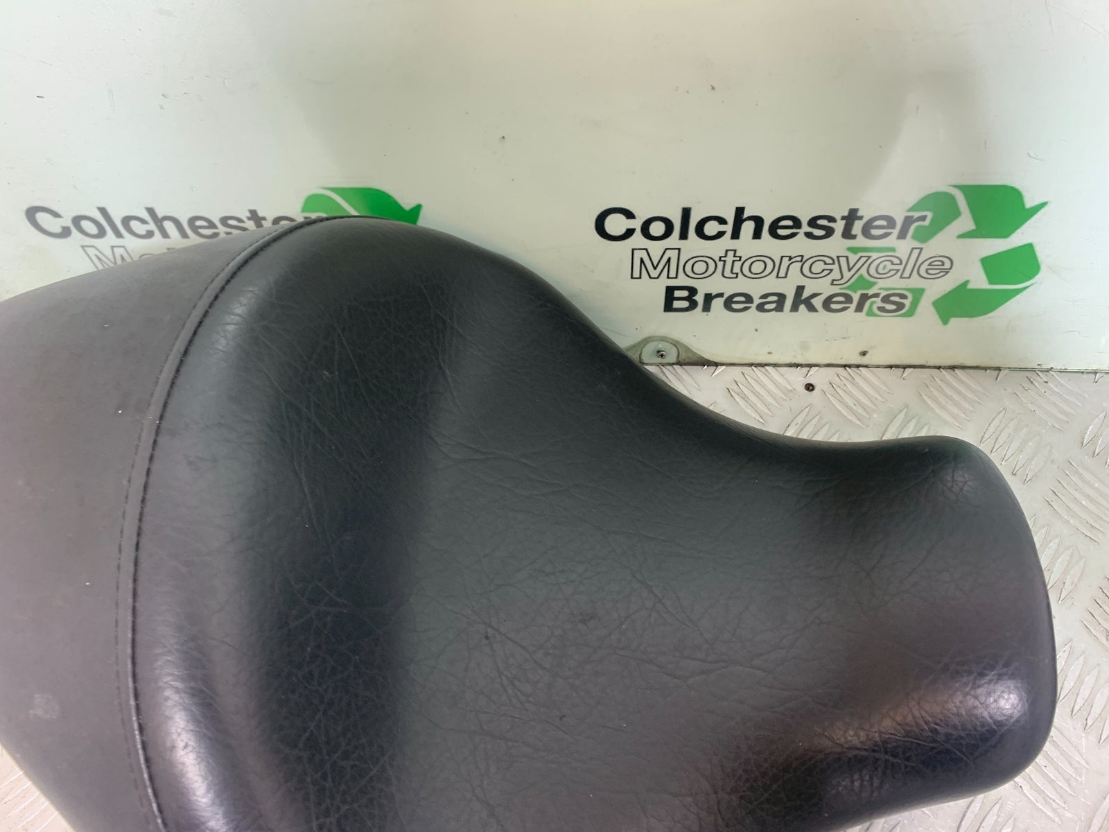 HONDA VTX1300 S-6 FRONT SEAT    YEAR 2004-09 (CMB1159)