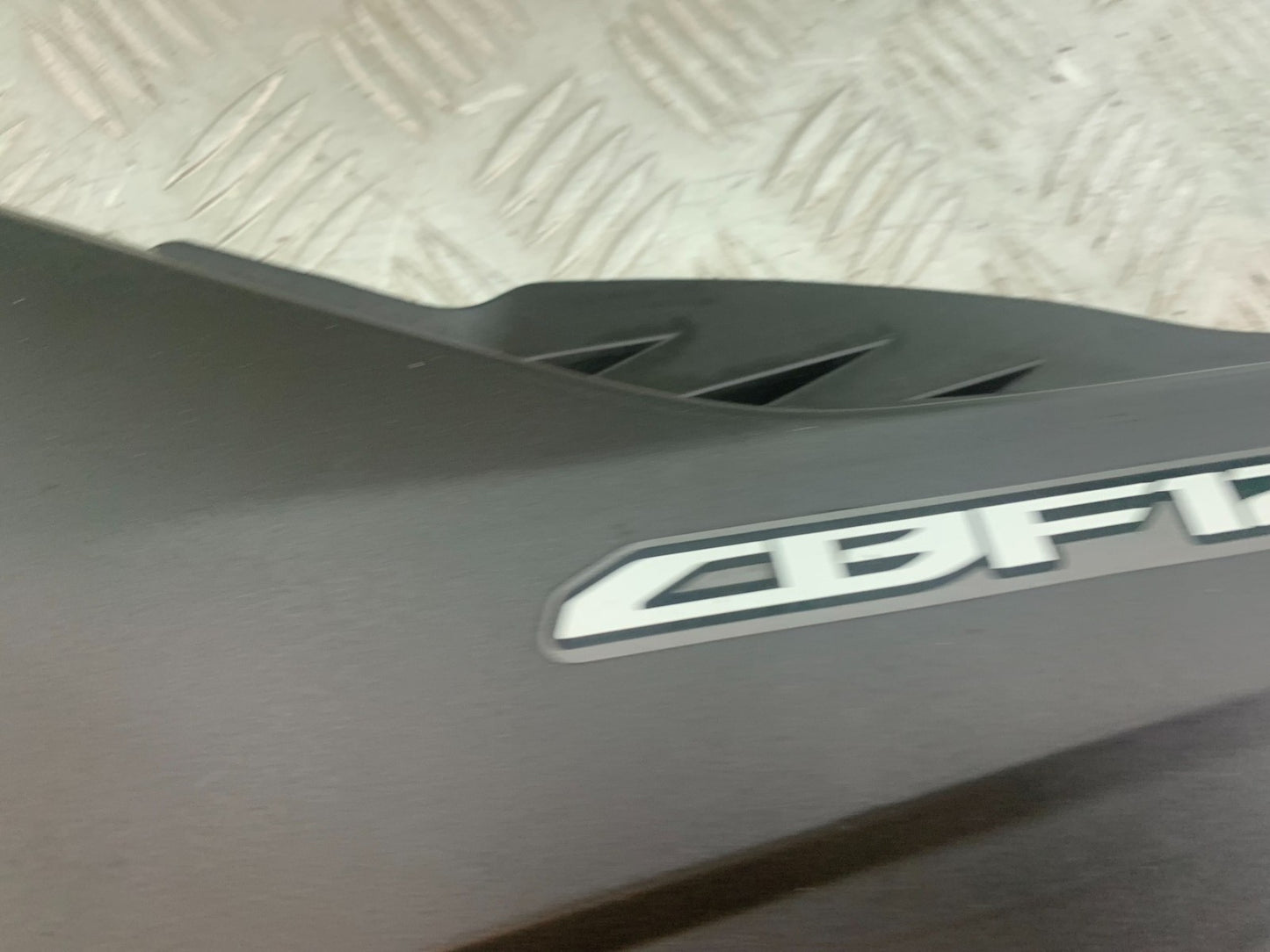 HONDA CBF125 CBF 125 LEFT SEAT PANEL  YEAR 2009-14  (CMB1172)