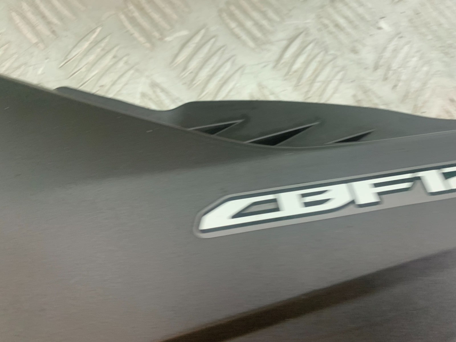 HONDA CBF125 CBF 125 LEFT SEAT PANEL  YEAR 2009-14  (CMB1172)