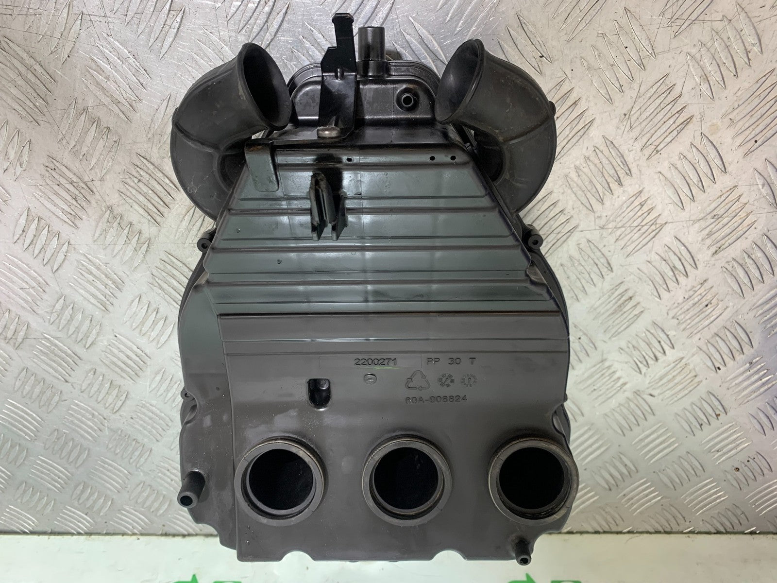 TRIUMPH SPEED TRIPLE R 1050 AIRBOX   2009 (CMB1183)