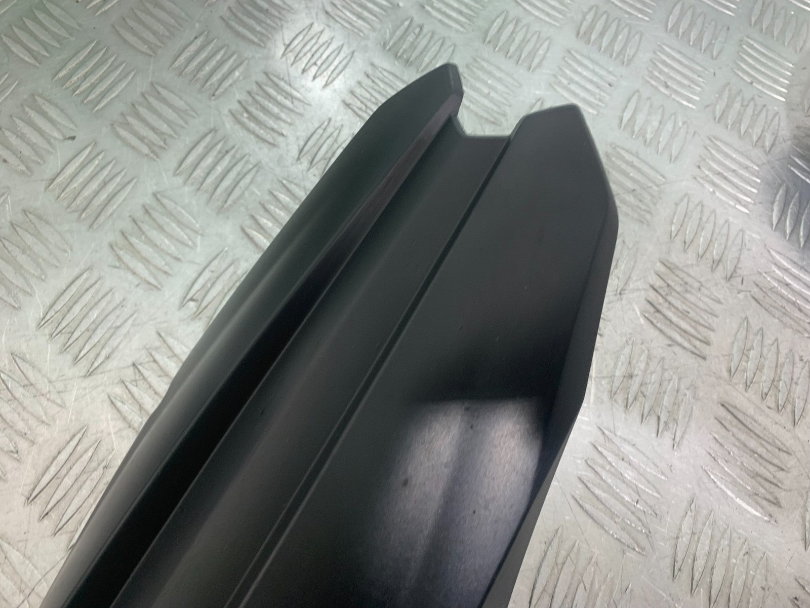 TRIUMPH 675 STREET TRIPLE RX HUGGER  2015-2017 (CMB1299)