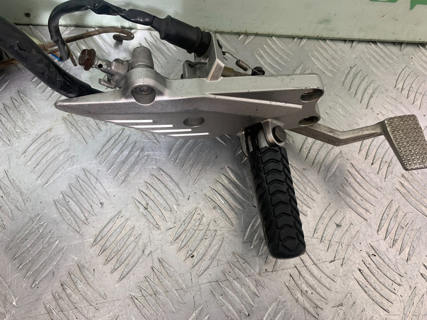 KAWASAKI GTR1400 GTR 1400 FRONT RIGHT HANGER  YEAR 2007-2009 (CMB1306)