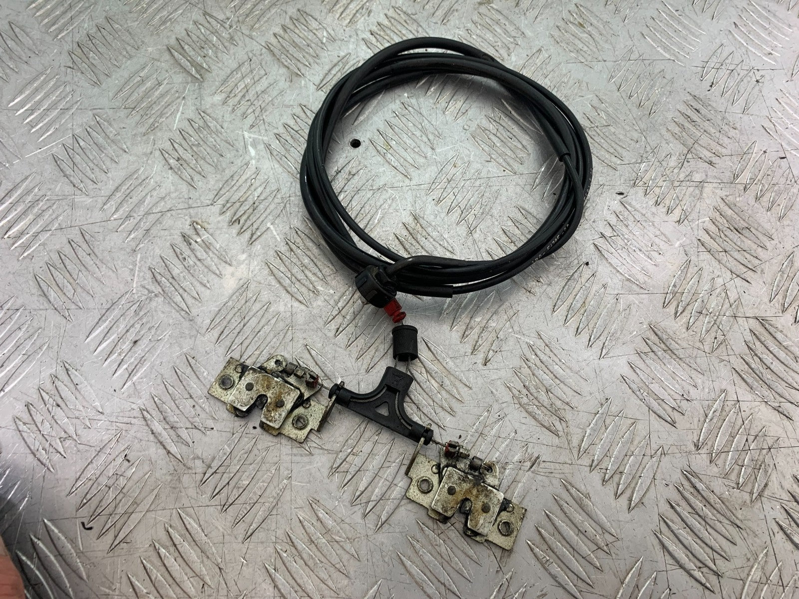 YAMAHA XMAX 250 XMAX 250 SEAT CATCH AND CABLES  YEAR 2006-09 (CMB1201)