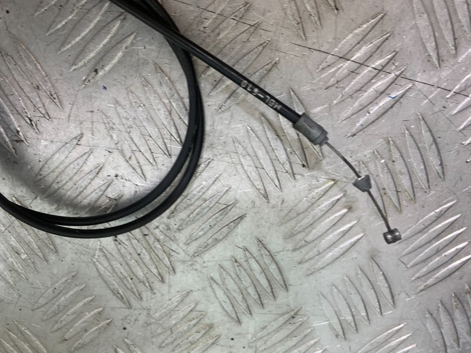 HONDA NT650 V DEAUVILLE PANNIER RELEASE CABLE YEAR 1998-01(CMB1320)