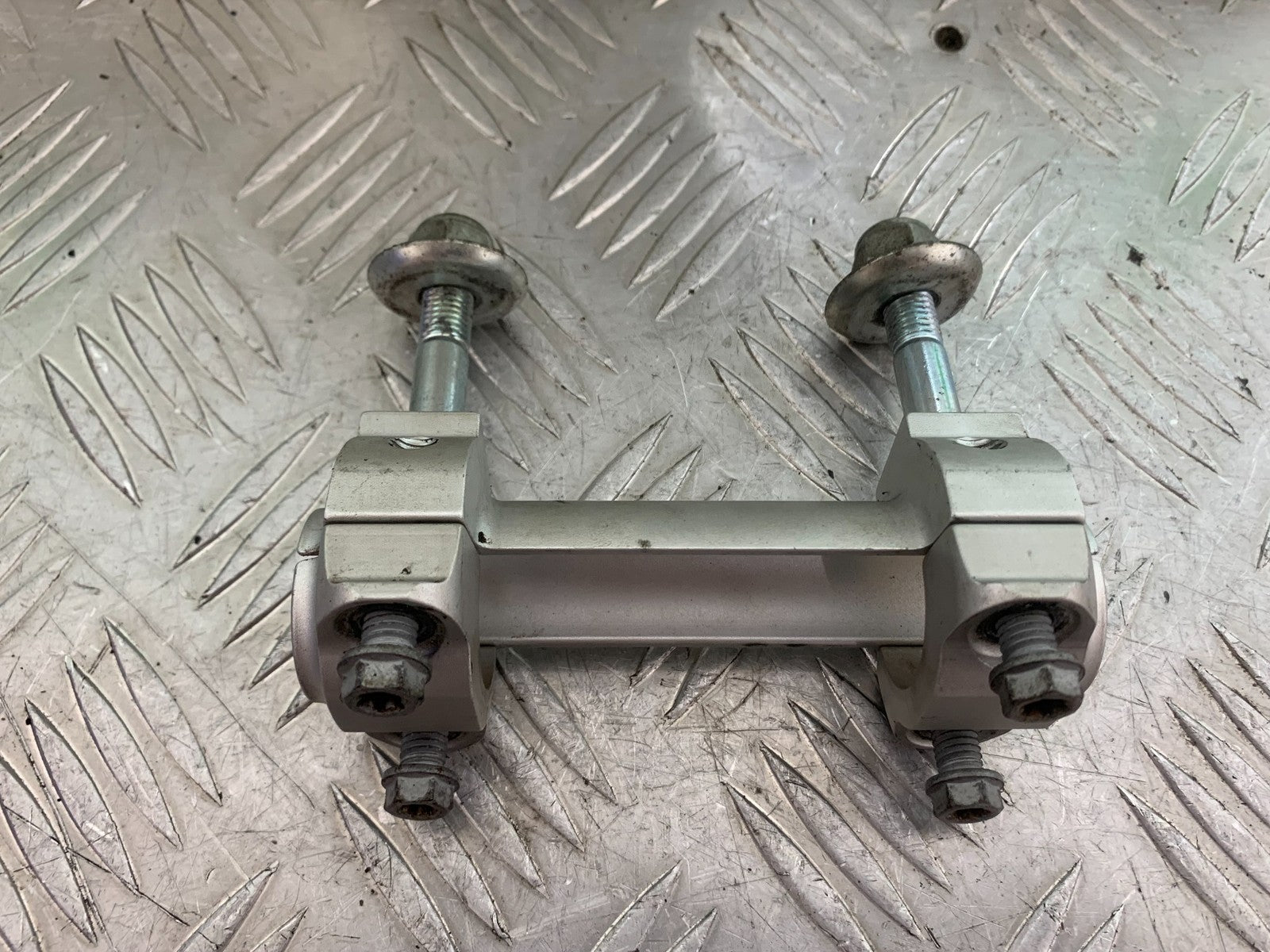 KTM 690 DUKE R LC4 HANDLEBAR CLAMPS RISERS YEAR 2012-2015  (CMB1180)