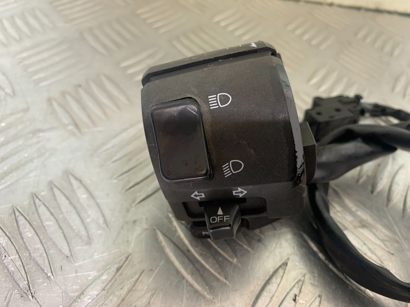 KAWASAKI Z750 ZR750 ZR-7S LEFT SWITCH GEAR  YEAR 1999-05 (CMB1135)