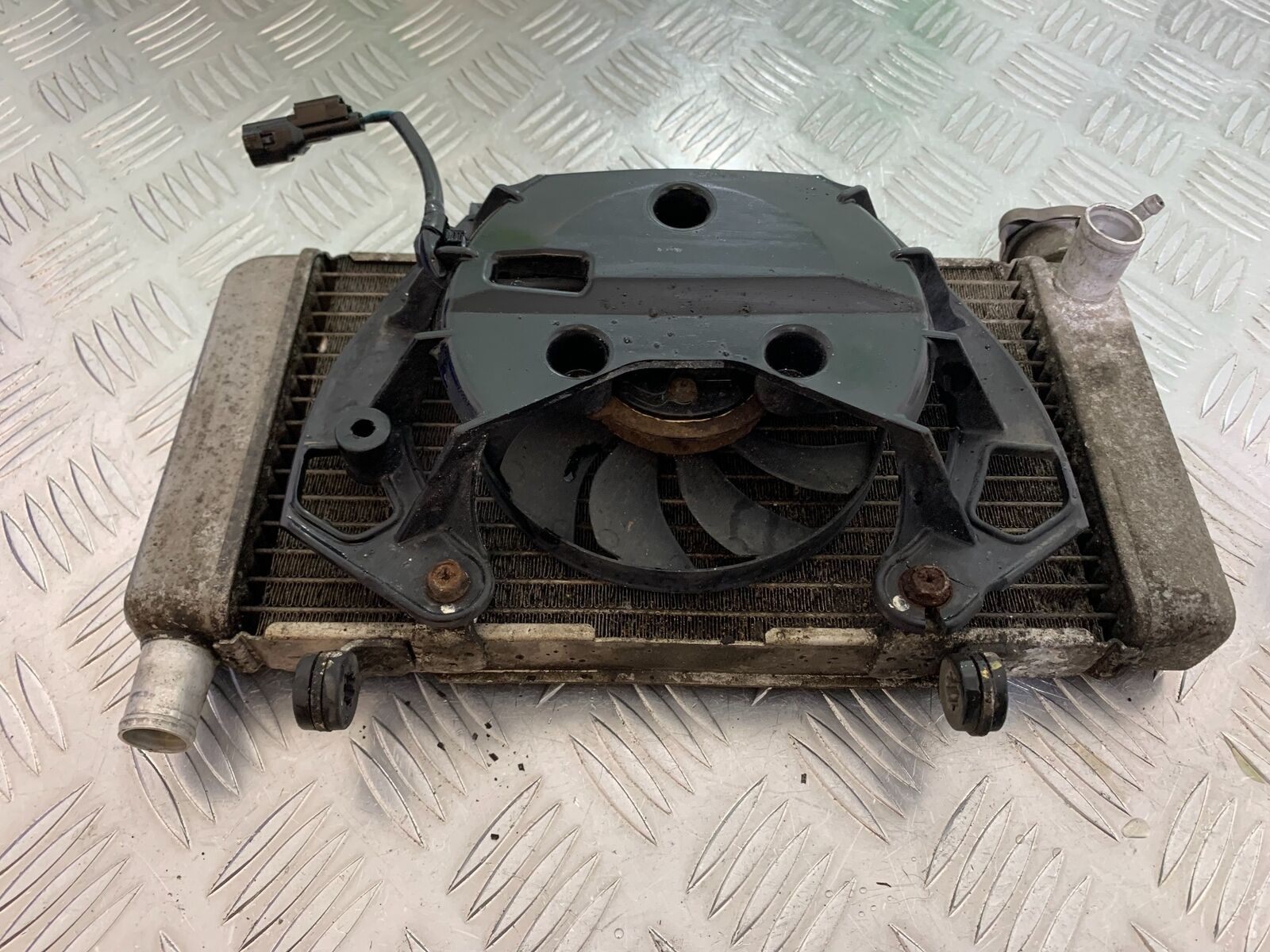 HONDA CBR500R CBR 500 R RADIATOR AND FAN   YEAR 2012-16 (CMB1048)