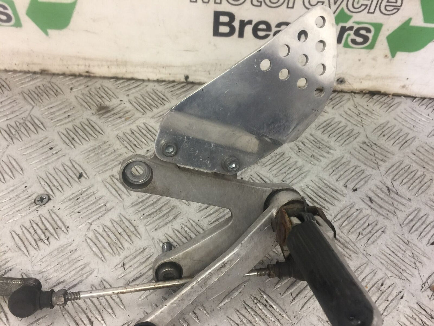HONDA HONDA CBR400 RR FRONT LEFT HANGER COMPLETE  YEAR 1990-95(STOCK 624)