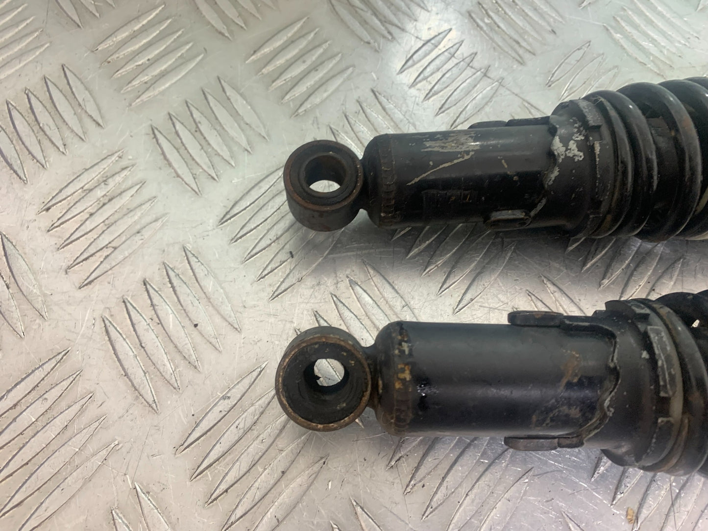 KAWASAKI GT550 GT 550 REAR SHOCKS  YEAR 1984-87 (CMB1141)