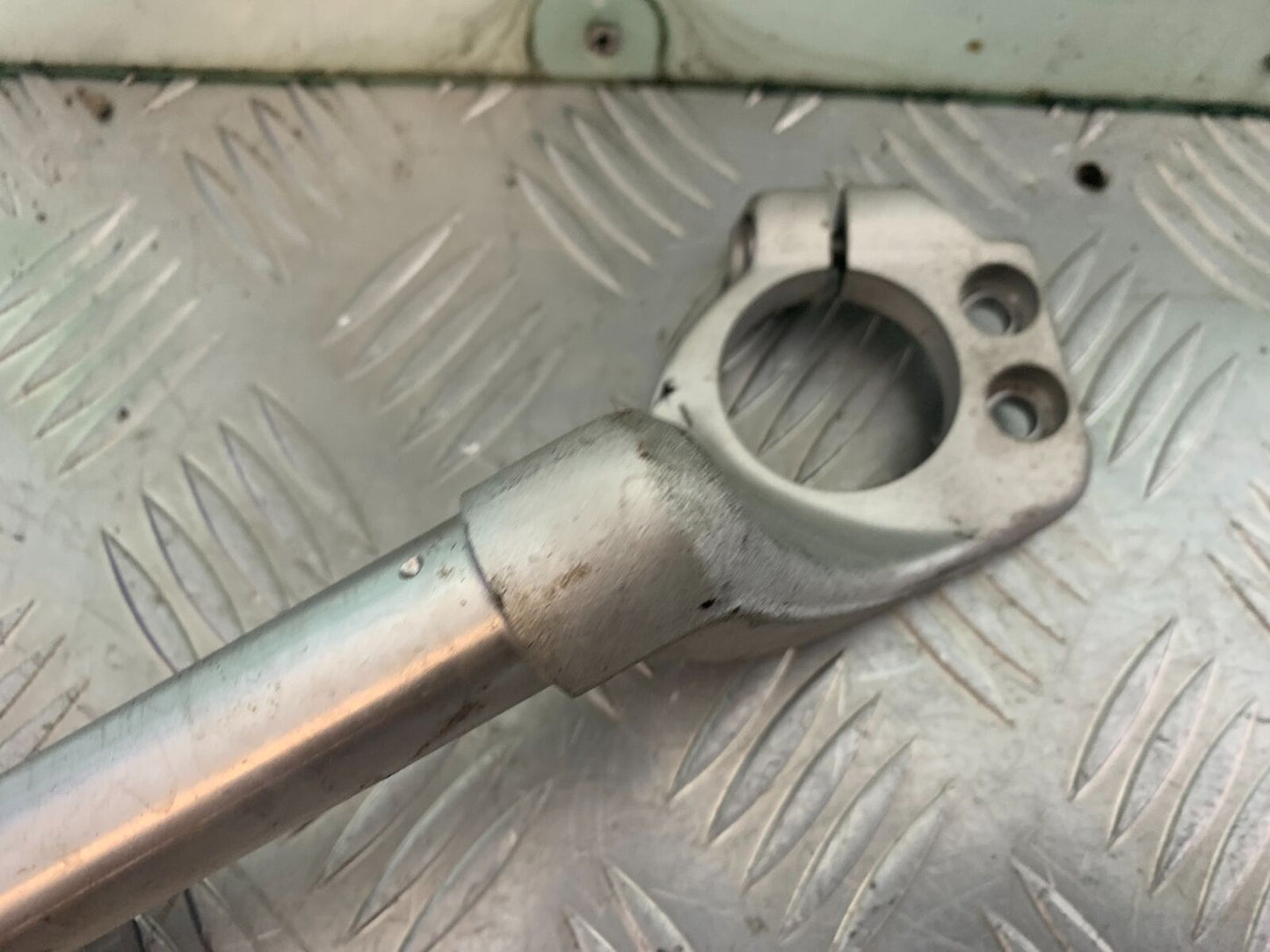 TRIUMPH 955i SPRINT ST LEFT HANDLEBAR YEAR 1999-2004 (CMB1124)