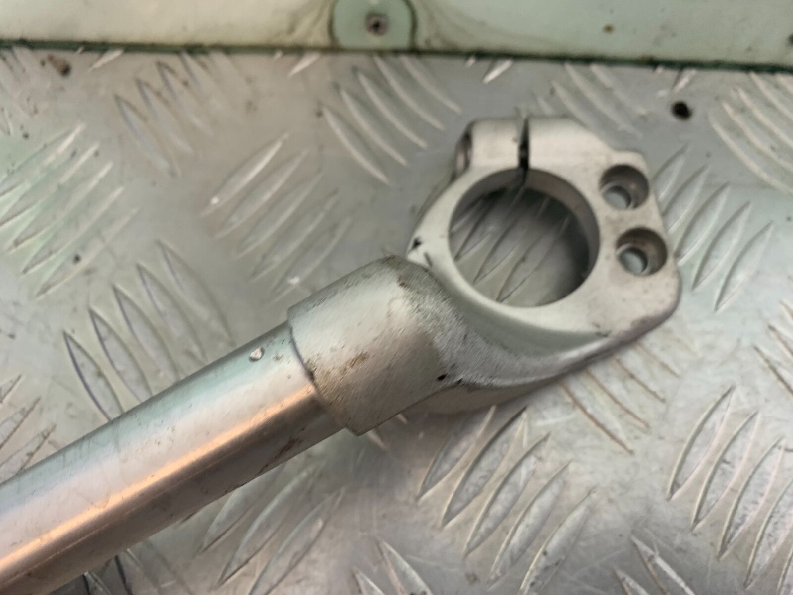 TRIUMPH 955i SPRINT ST LEFT HANDLEBAR YEAR 1999-2004 (CMB1124)