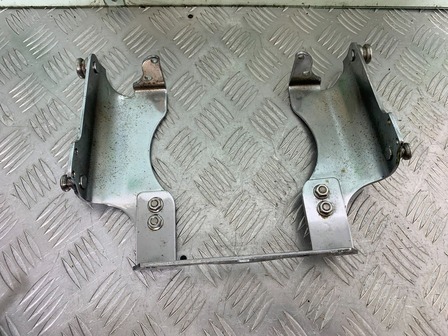 TRIUMPH THUNDERBIRD 1600 HEADLIGHT BRACKET    YEAR 2011 (CMB1107)