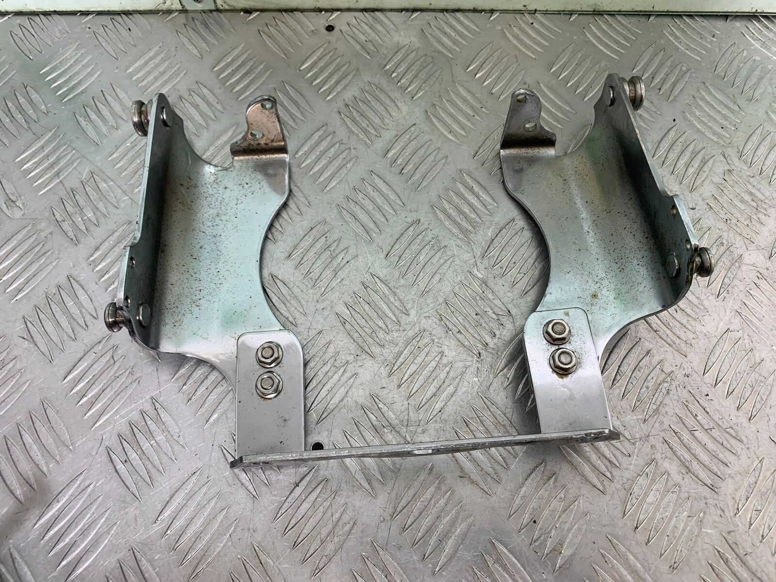 TRIUMPH THUNDERBIRD 1600 HEADLIGHT BRACKET    YEAR 2011 (CMB1107)