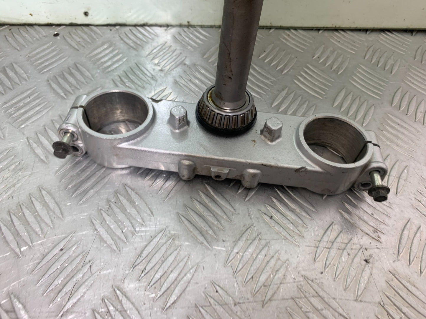 QINGQI QM125 GY-2B BOTTOM YOKE   YEAR 2016 (CMB1228)