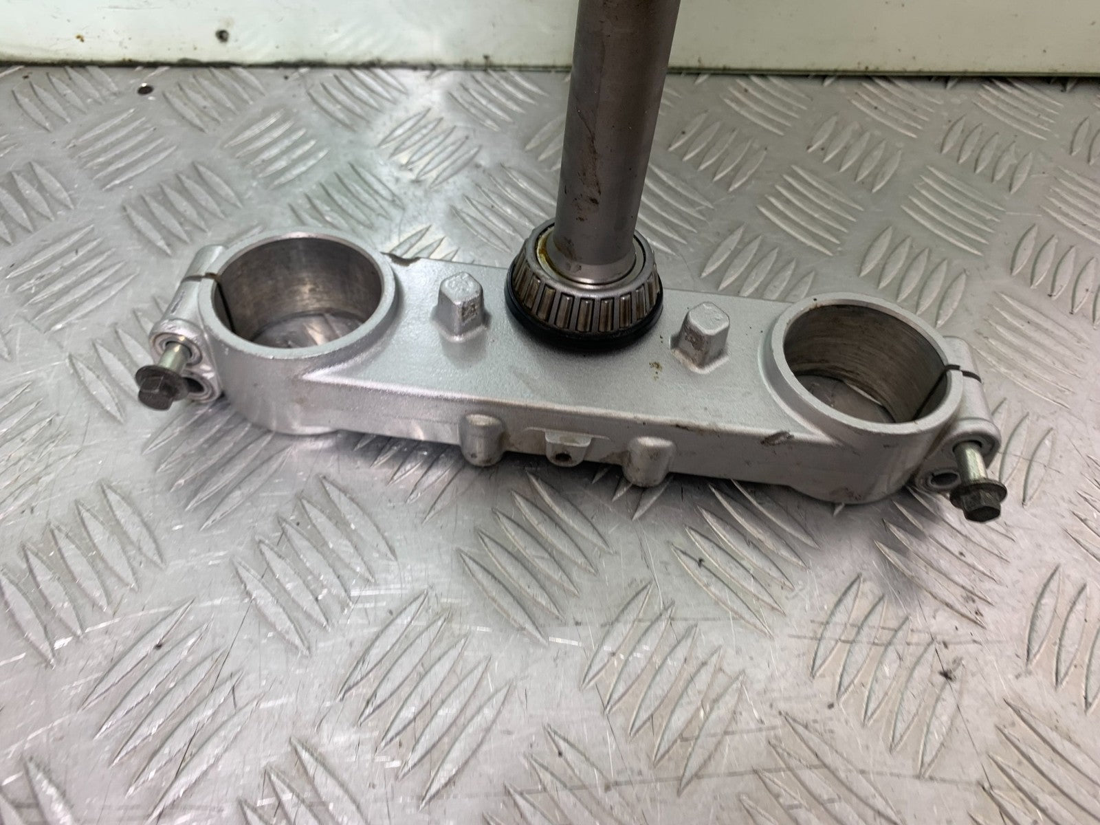 QINGQI QM125 GY-2B BOTTOM YOKE   YEAR 2016 (CMB1228)