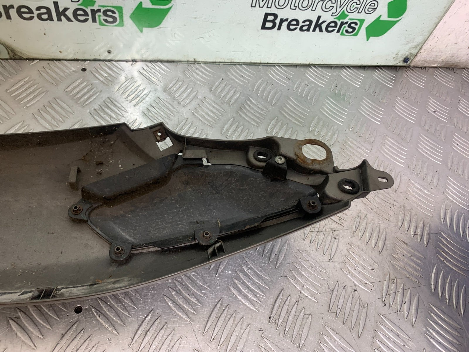 YAMAHA NMAX-125 N MAX 125 RIGHT SEAT PANEL  YEAR 2015-2020  (CMB1231)