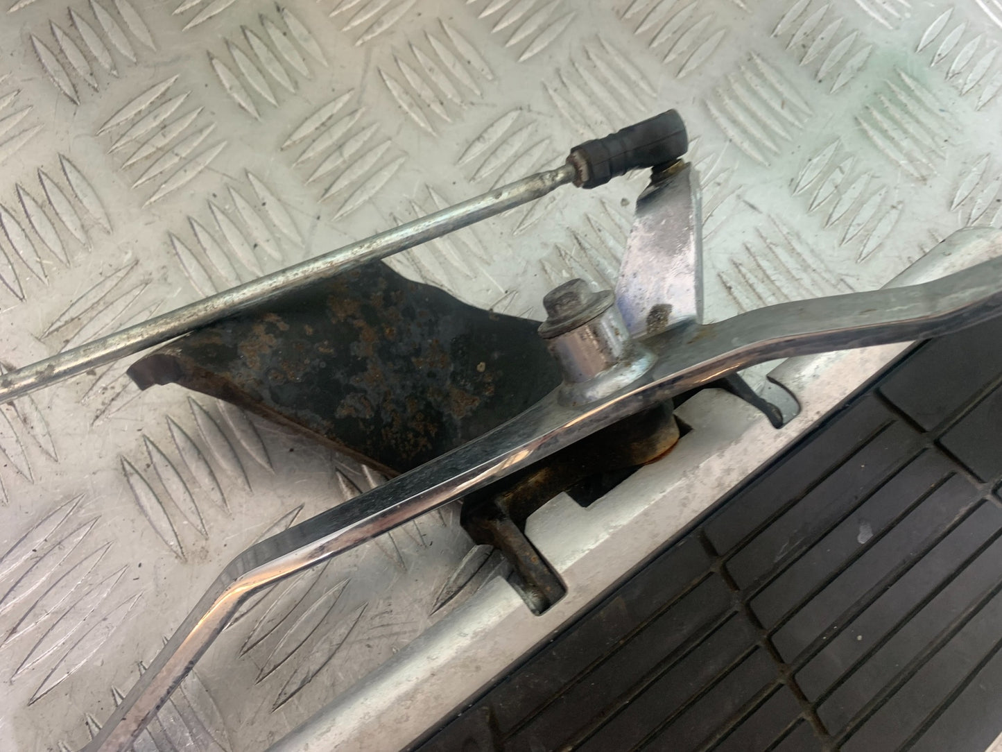 HONDA VTX1300 S-6  LEFT FOOTBOARD  YEAR 2004-09 (CMB1159)