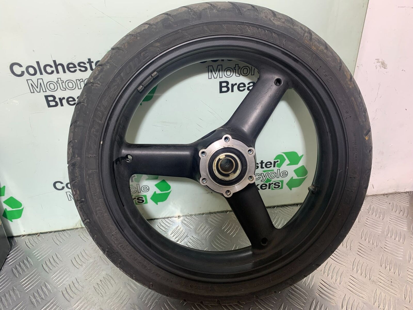 TRIUMPH 955i SPRINT ST FRONT WHEEL  YEAR 1999-2004 (CMB1124)