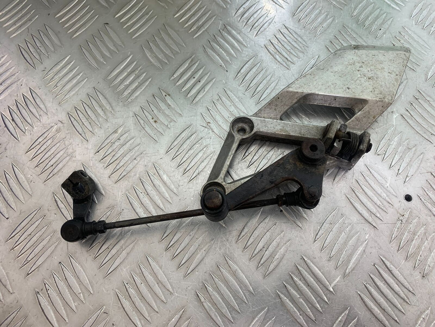 HONDA CBR600 CBR 600 F2 FRONT LEFT HANGER    YEAR 1991-1993 (CMB1114)