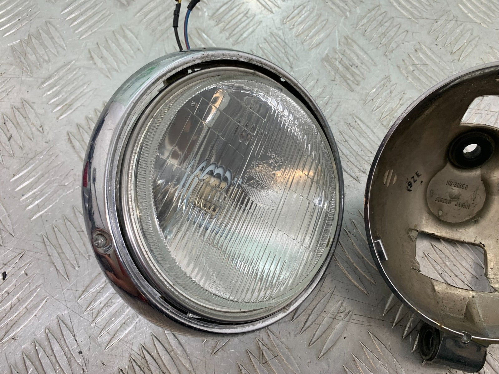 YAMAHA XV1100 XV 1100 VIRAGO HEADLIGHT AND BACKING  1990-1999 (CMB1190)