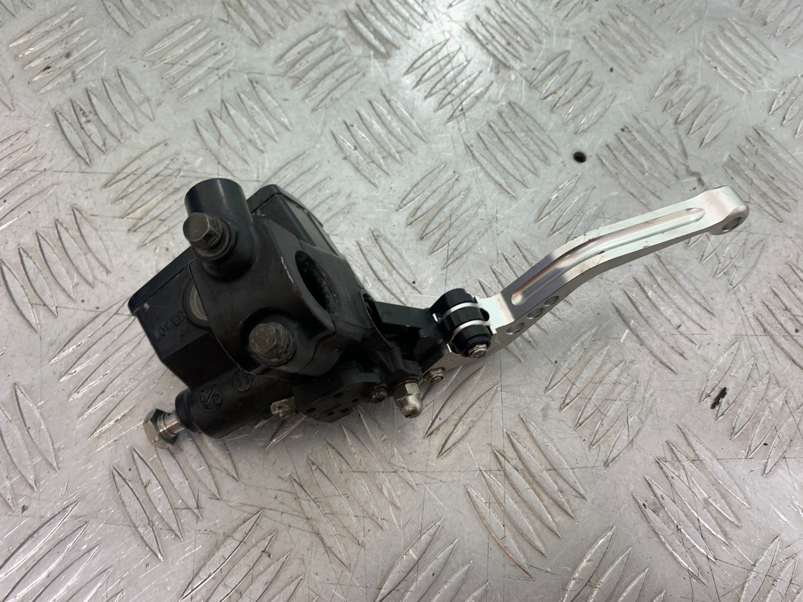 SUZUKI GSF1200 GSF 1200 BANDIT FRONT MASTER CYLINDER   YEAR 2001-2004 (CMB1188)