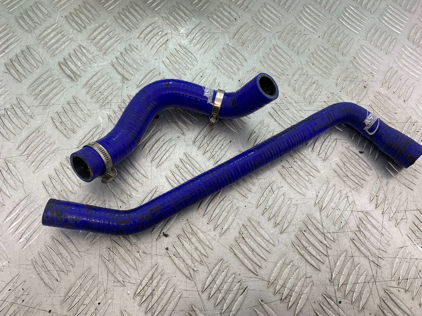 TRIUMPH 955i DAYTONA RADIATOR HOSES  YEAR 2002-2006 (CMB1229)