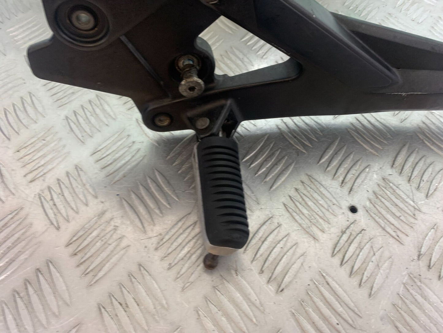 YAMAHA XJ6 XJ6-S LEFT HANGER  YEAR 2009-2015  (CMB1070)