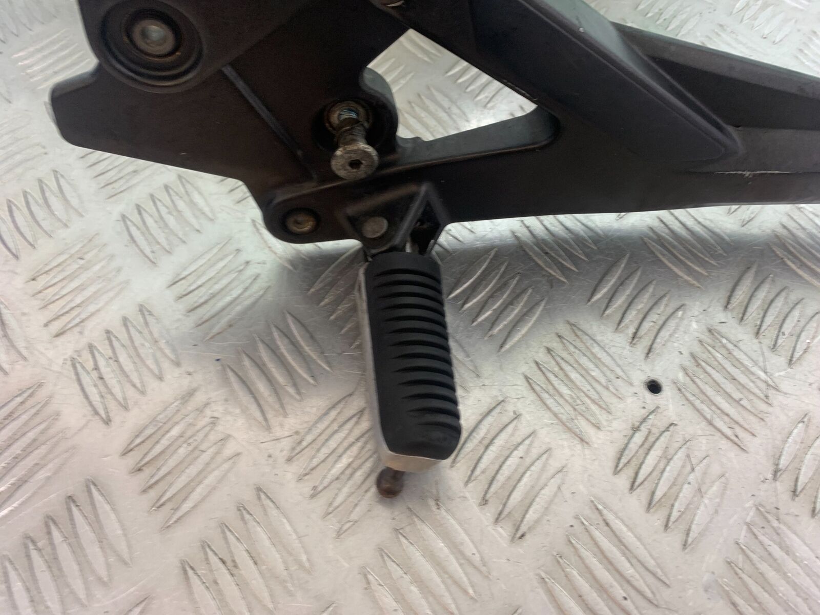 YAMAHA XJ6 XJ6-S LEFT HANGER  YEAR 2009-2015  (CMB1070)
