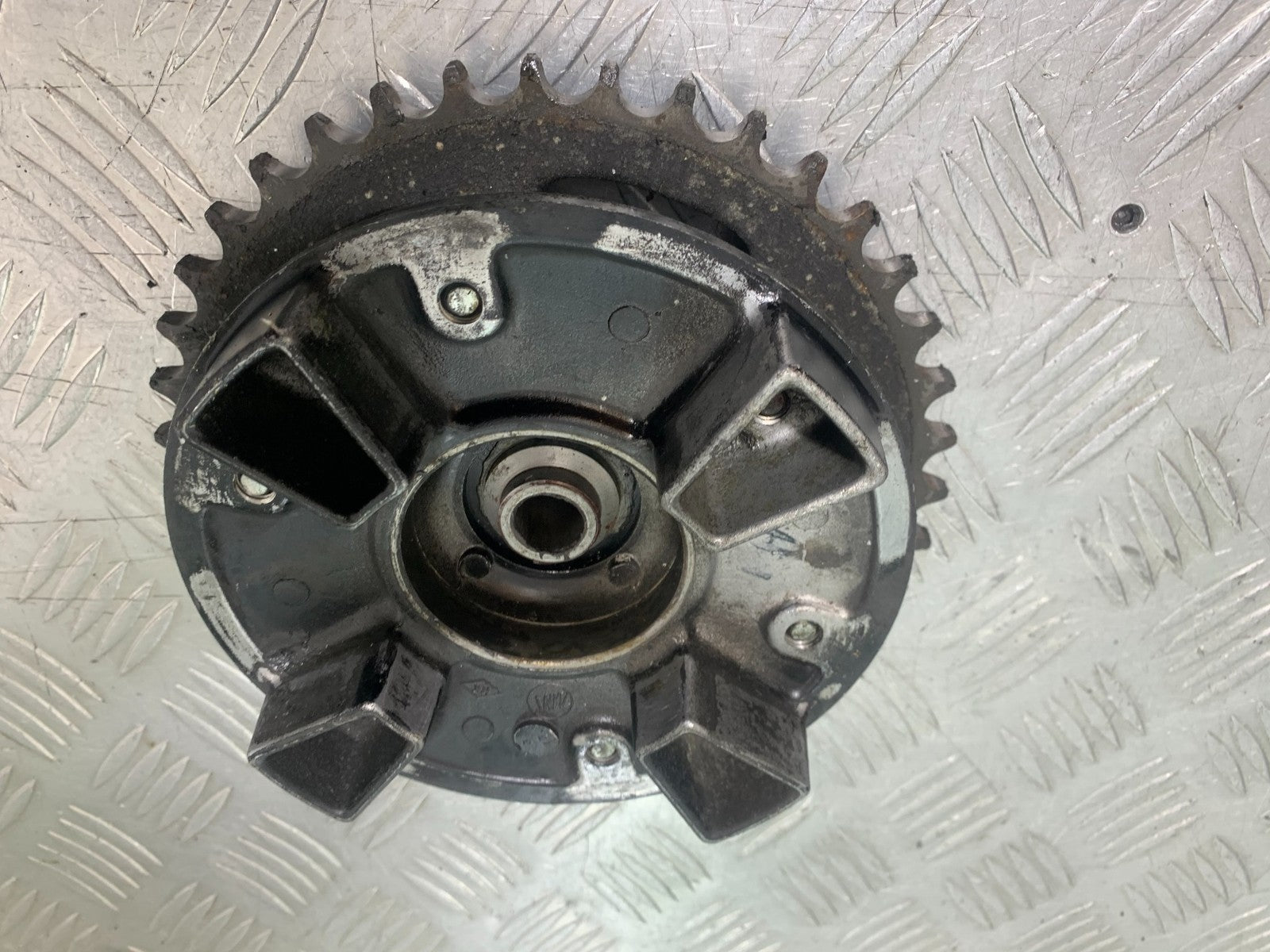 KAWASAKI GPZ600 GPZ 600 SPROCKET CARRIER   YEAR 1988-90 (CMB1258)