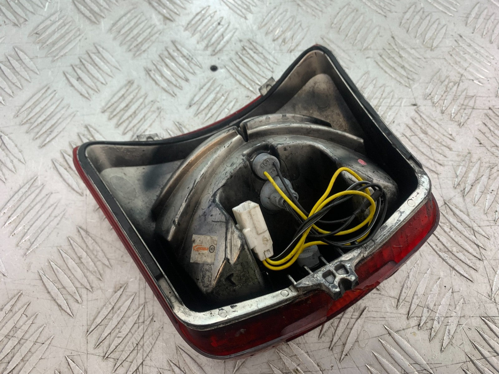 PIAGGIO VESPA GTS 125 REAR LIGHT   YEAR 2009-2014  (CMB1261)