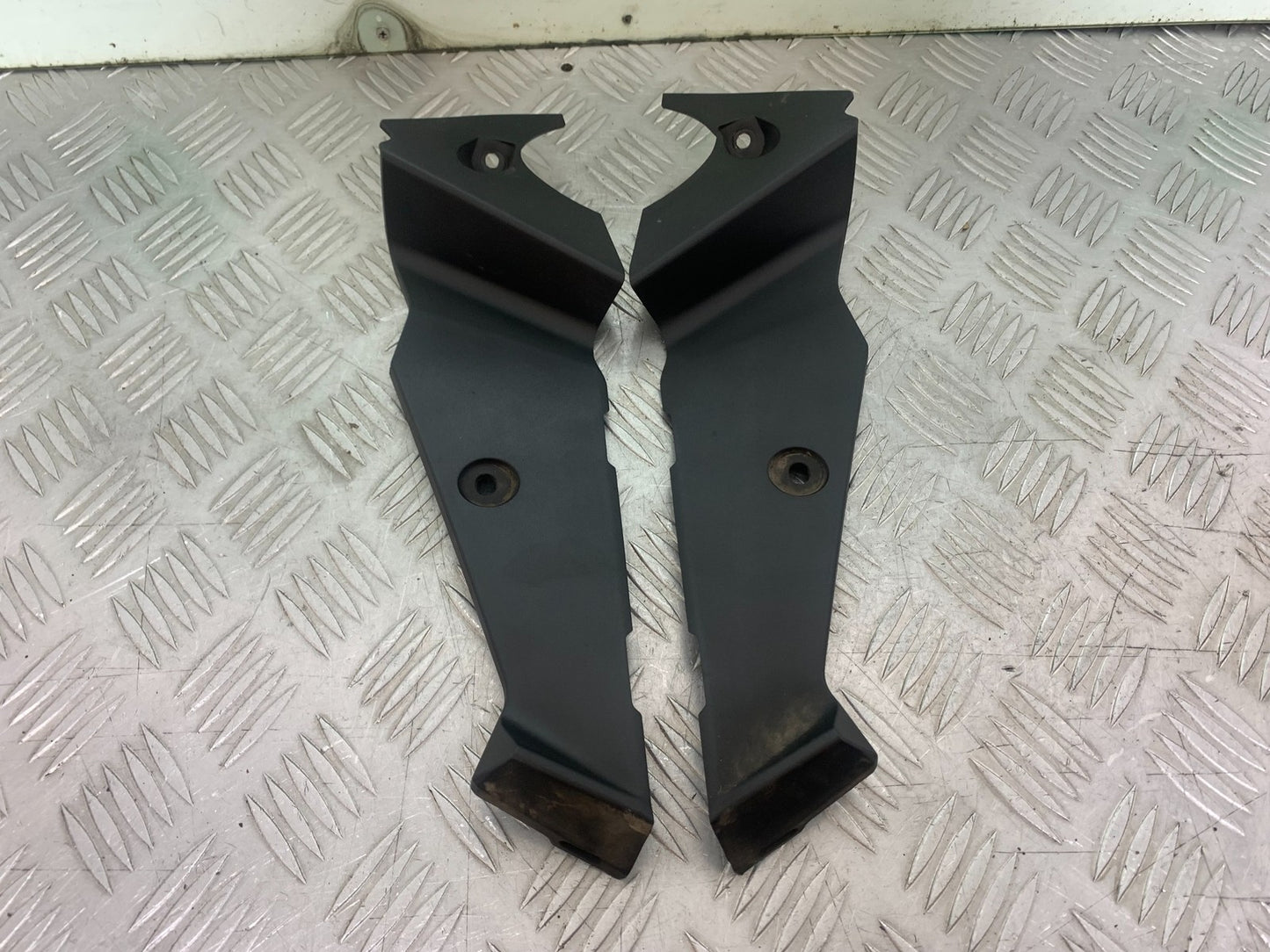 TRIUMPH TIGER 800 XRT LEFT AND RIGHT INNER INFILLS  2018-2020 (CMB1193)