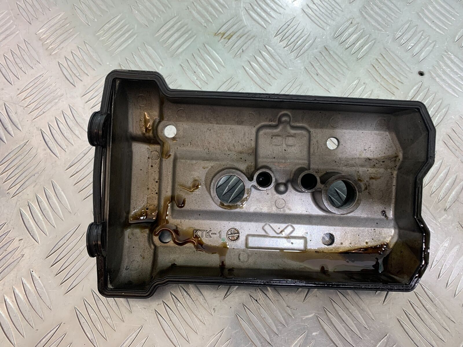 KAWASAKI NINJA 650 ROCKER COVER  YEAR 2017-2019 (CMB1018)
