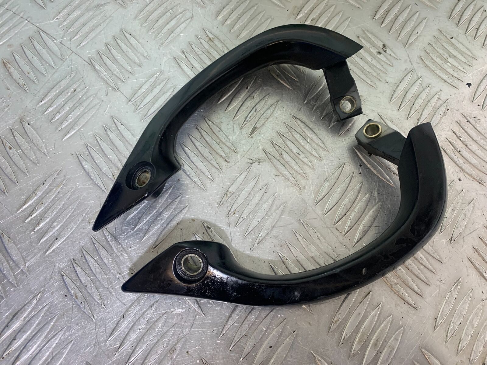 KAWASAKI Z750 ZR750 ZR-7S GRAB RAILS   YEAR 1999-05 (CMB1135)